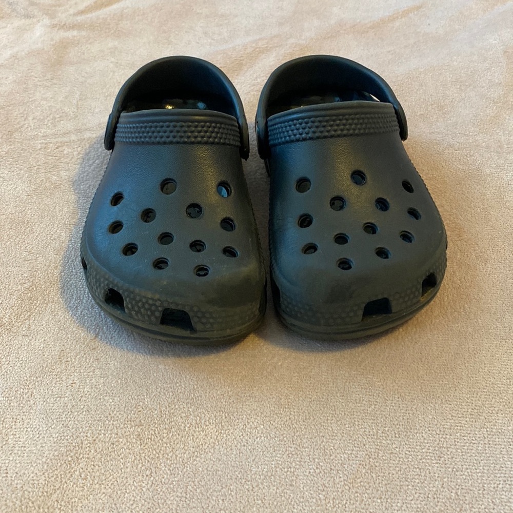 Black Crocs